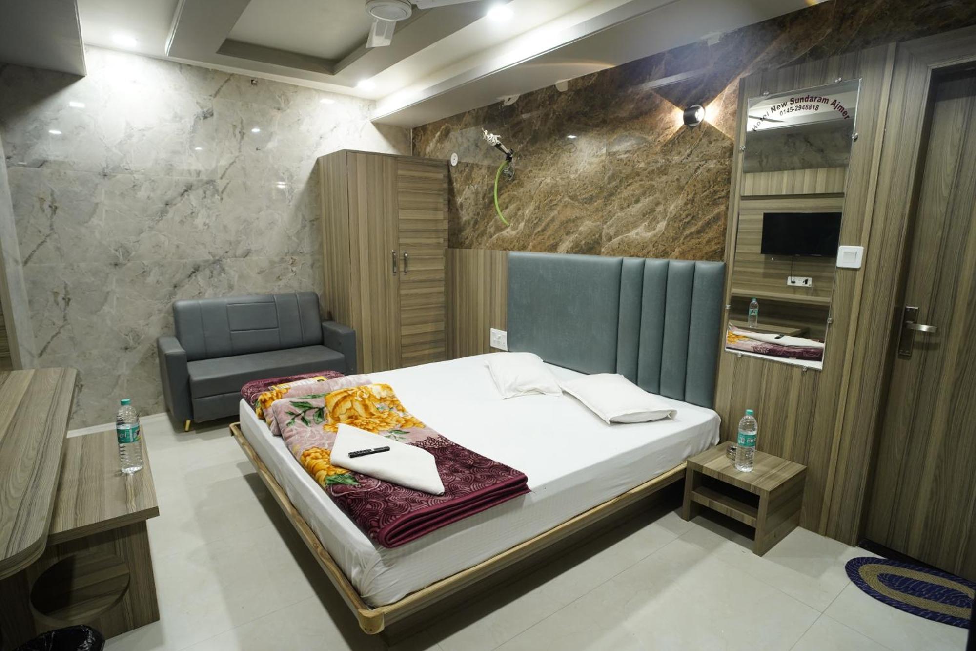 Hotel New Sundaram 150 Mtrs From Dargah Ajmer Dış mekan fotoğraf